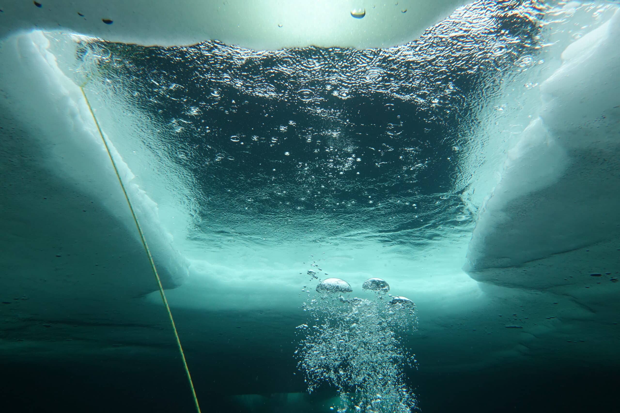 Plongée sous-marine sous glace